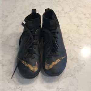 Nike soccer cleats, boys size 2.5